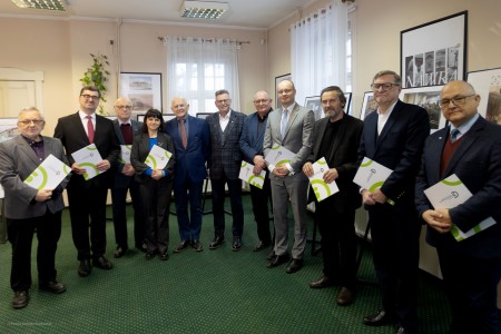 Click to zoom the picture.